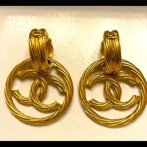vinntage Chanel earring